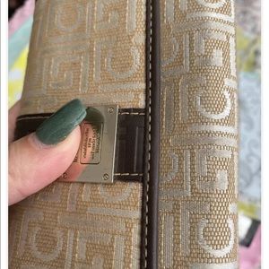 | Women’s Liz Claiborne brown beige logo Clutch Coin Purse credit card
